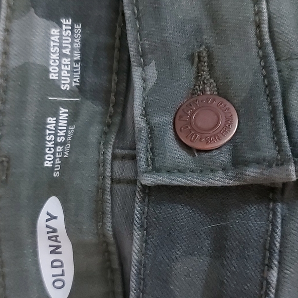 Old Navy Rockstar Super Skinny Jeans - Picture 4 of 7